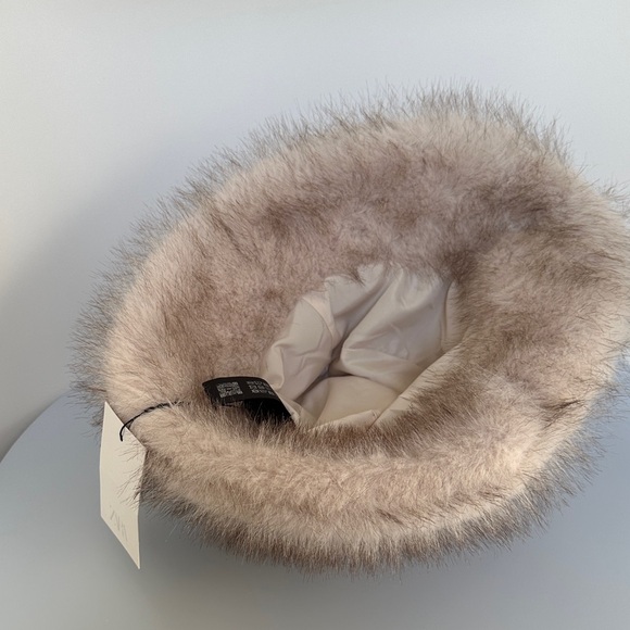 Zara Beige Fur Bucket Hat - Picture 2 of 5